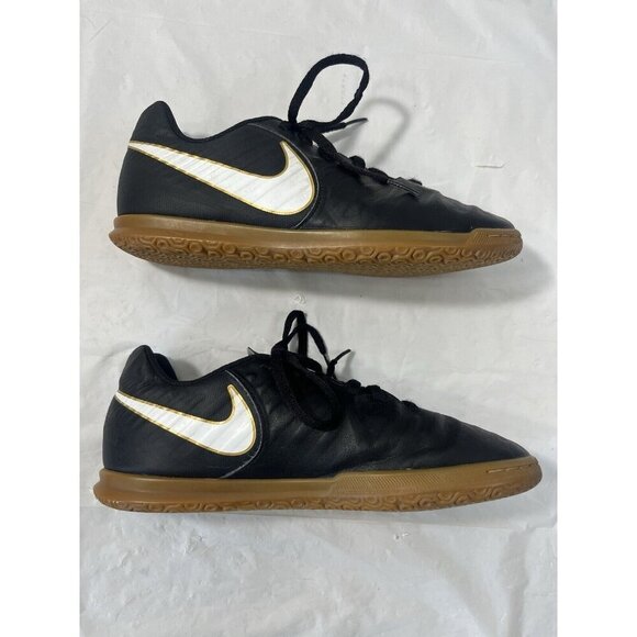 Nike Tiempo X Indoor Soccer Shoes Black/Gold Boys Size 6 Y 897735-002 - Picture 4 of 15